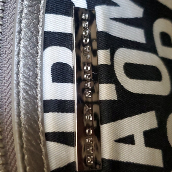 Marc by Marc Jacobs Handbag - Picture 4 of 9